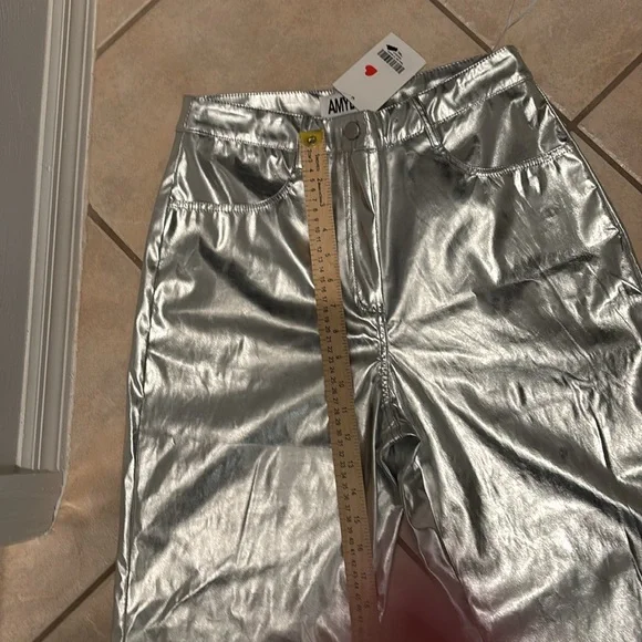 NWT Amy Lynn Textured Faux Leather Straight-Leg Silver Trousers SZ: M - Picture 8 of 8